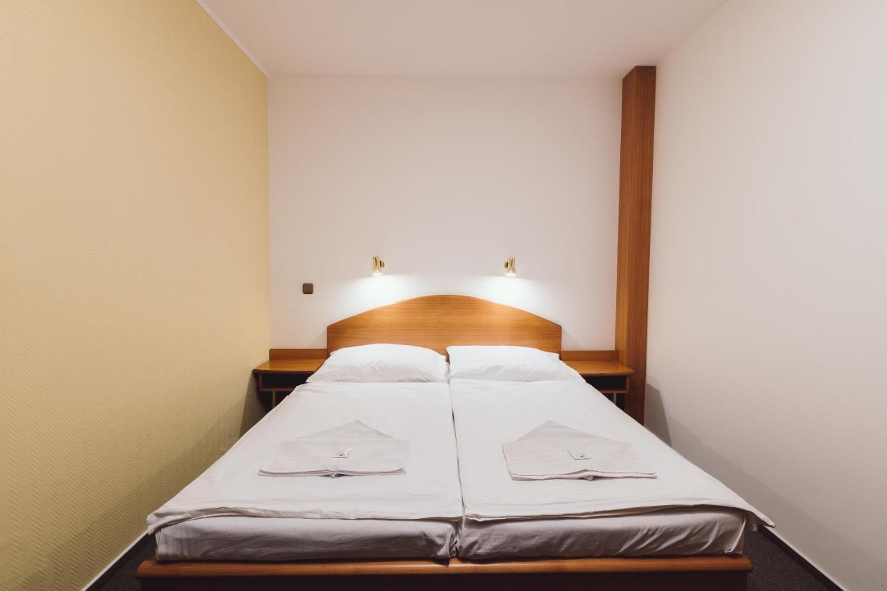 Hotel Annahof Domasov Bagian luar foto