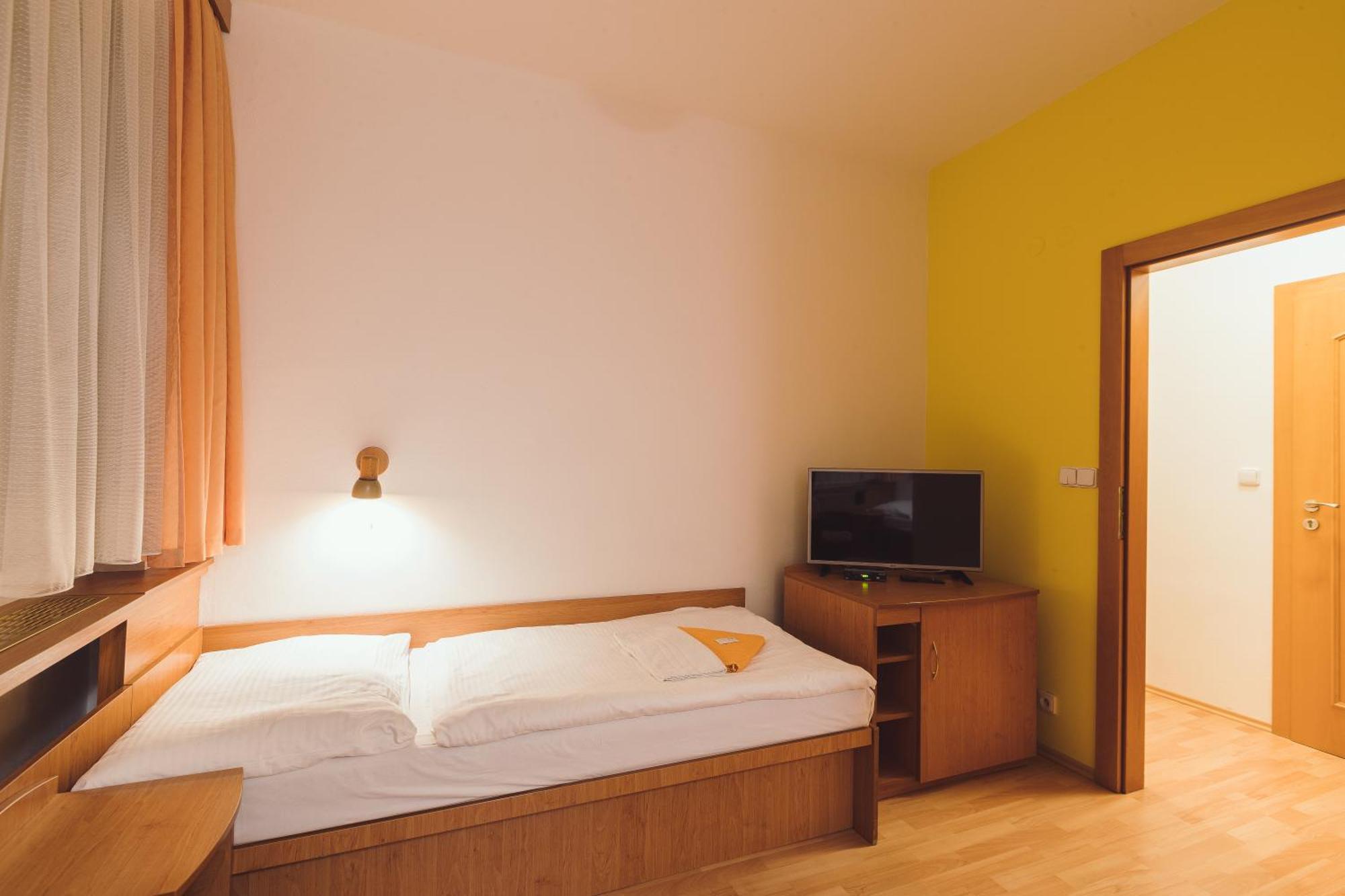 Hotel Annahof Domasov Bagian luar foto