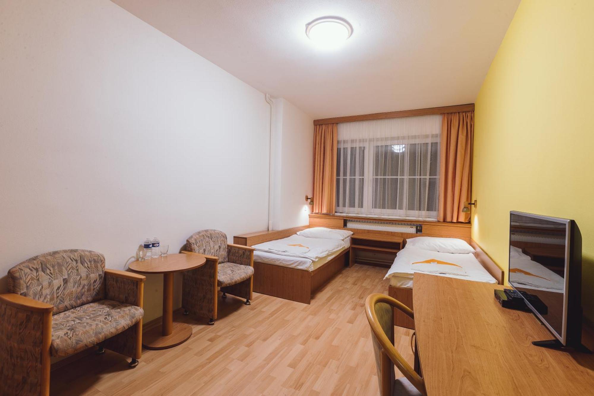 Hotel Annahof Domasov Bagian luar foto