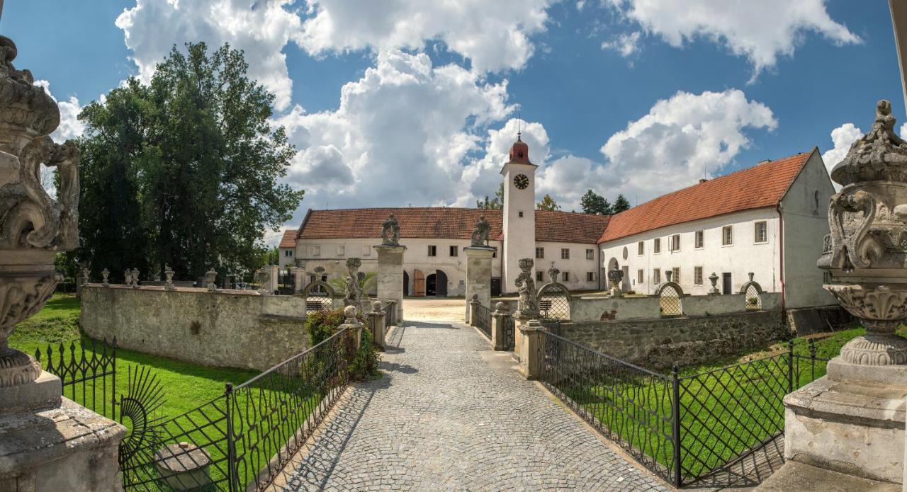 Hotel Annahof Domasov Bagian luar foto
